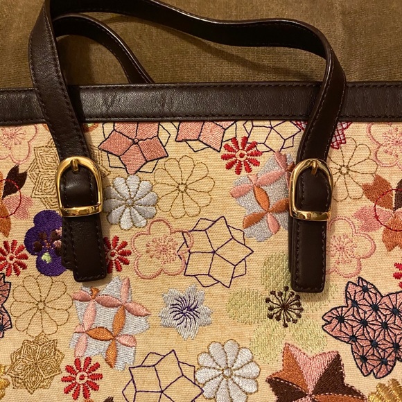 Tocca Floral Clutch Bag - Picture 4 of 6